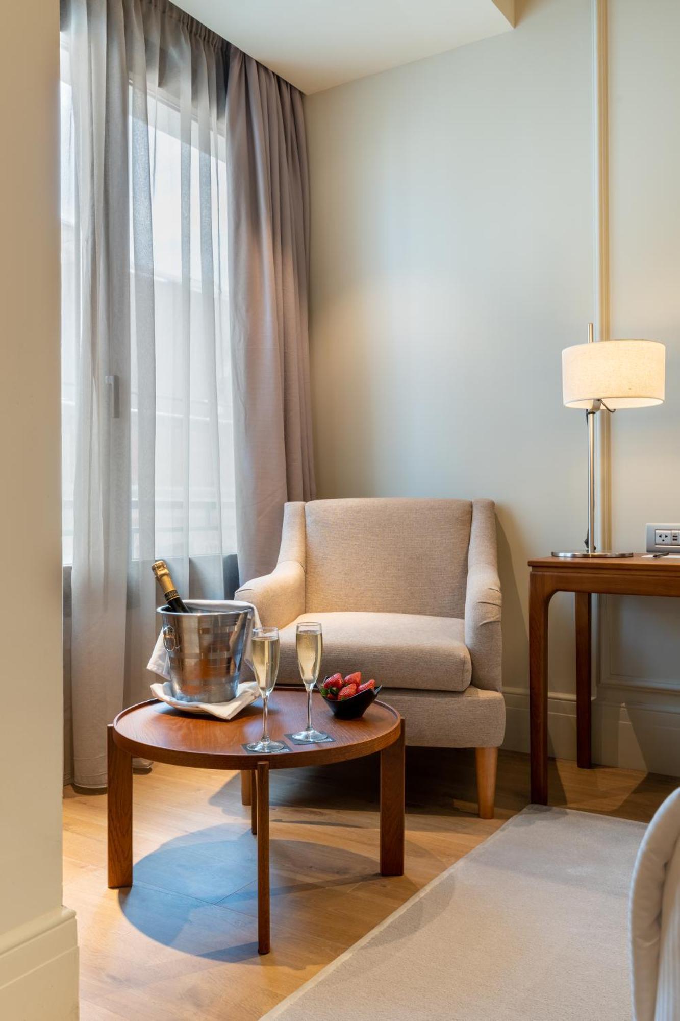Doppel-/Zweibettzimmer mit Stadtblick